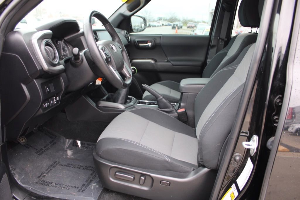 Used 2022 Toyota Tacoma TRD Off-Road image 14