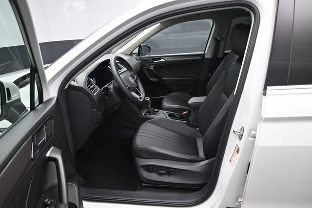 Used 2023 Volkswagen Tiguan SE FWD image 9