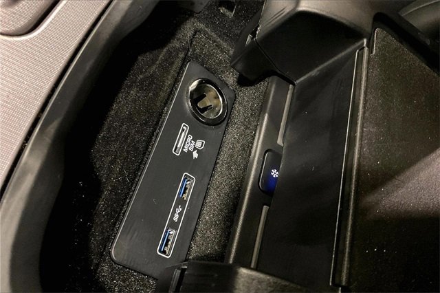 Used 2020 Land Rover Range Rover Sport HSE image 32