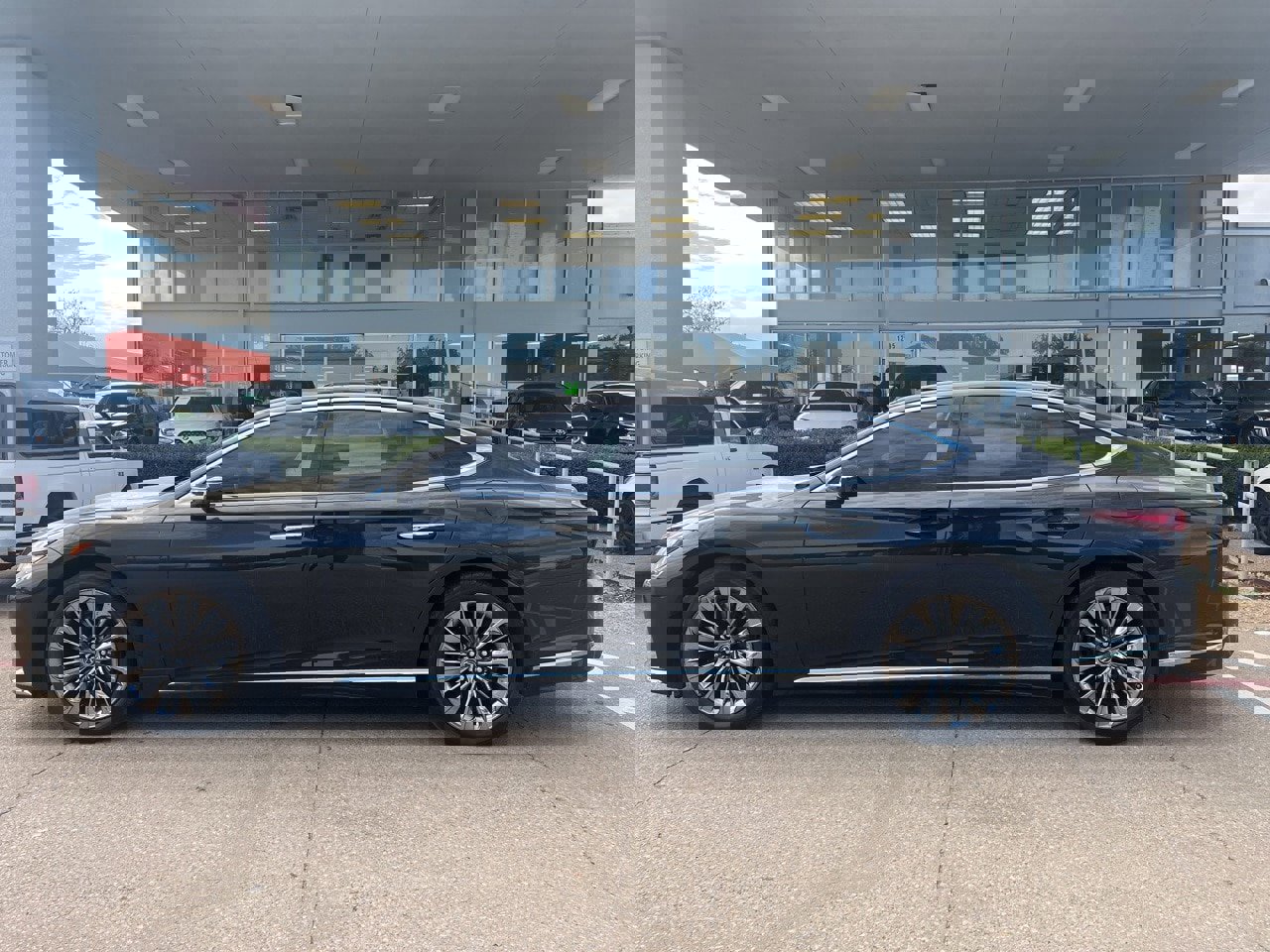 Used 2021 Lexus LS 500 w/ Accessory Package (Z2) image 16