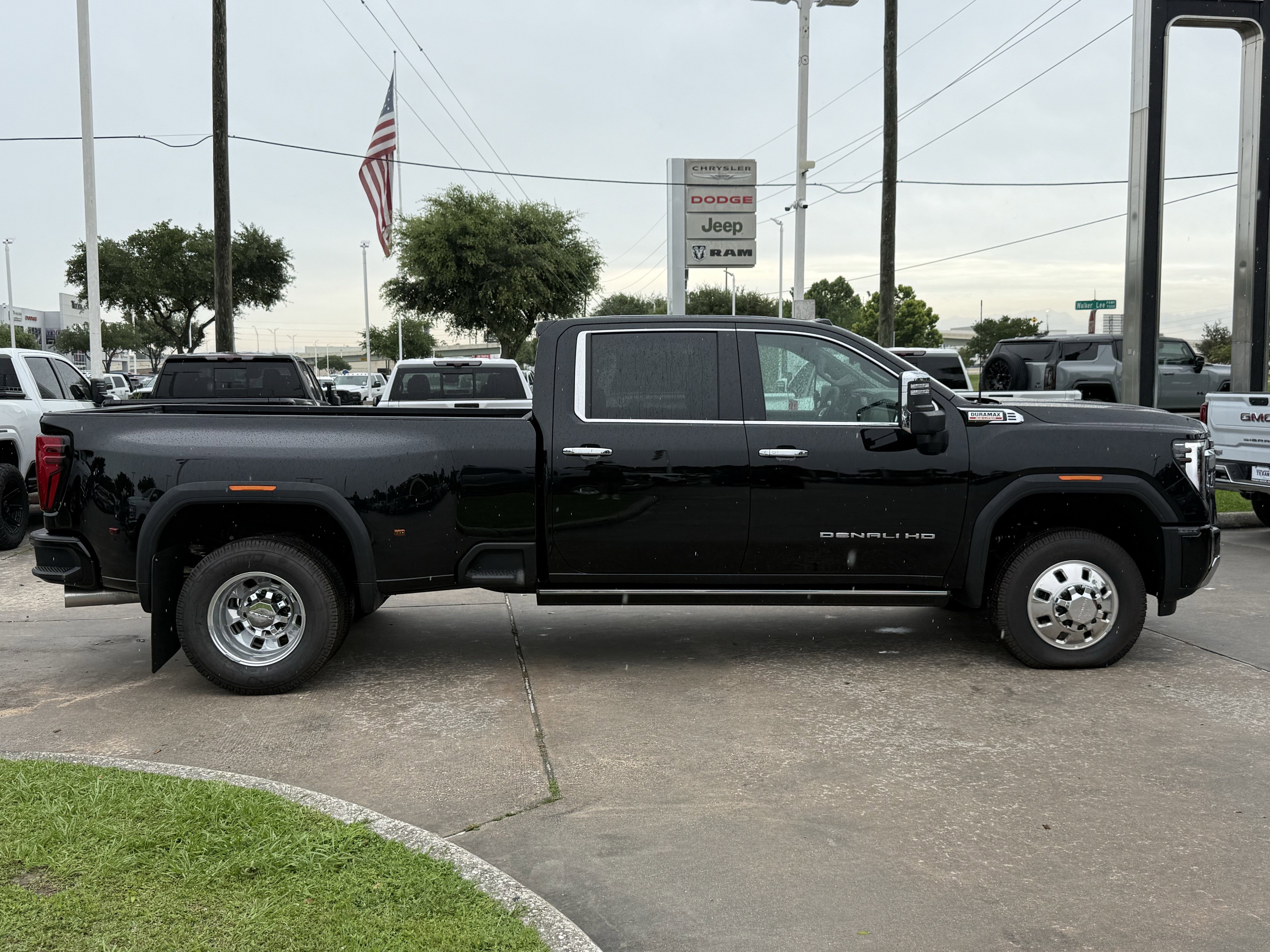 New 2026 GMC Sierra 3500 Denali w/ Denali Reserve Package AWD/4WD image 3