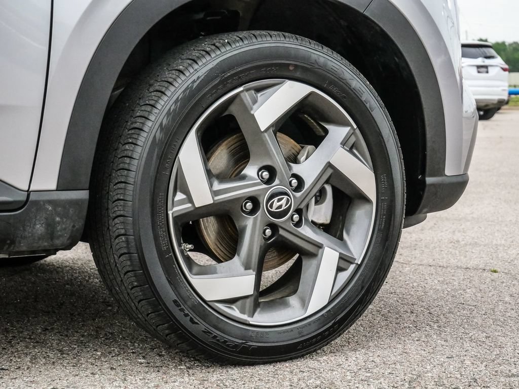 Used 2025 Hyundai Venue SEL FWD image 9