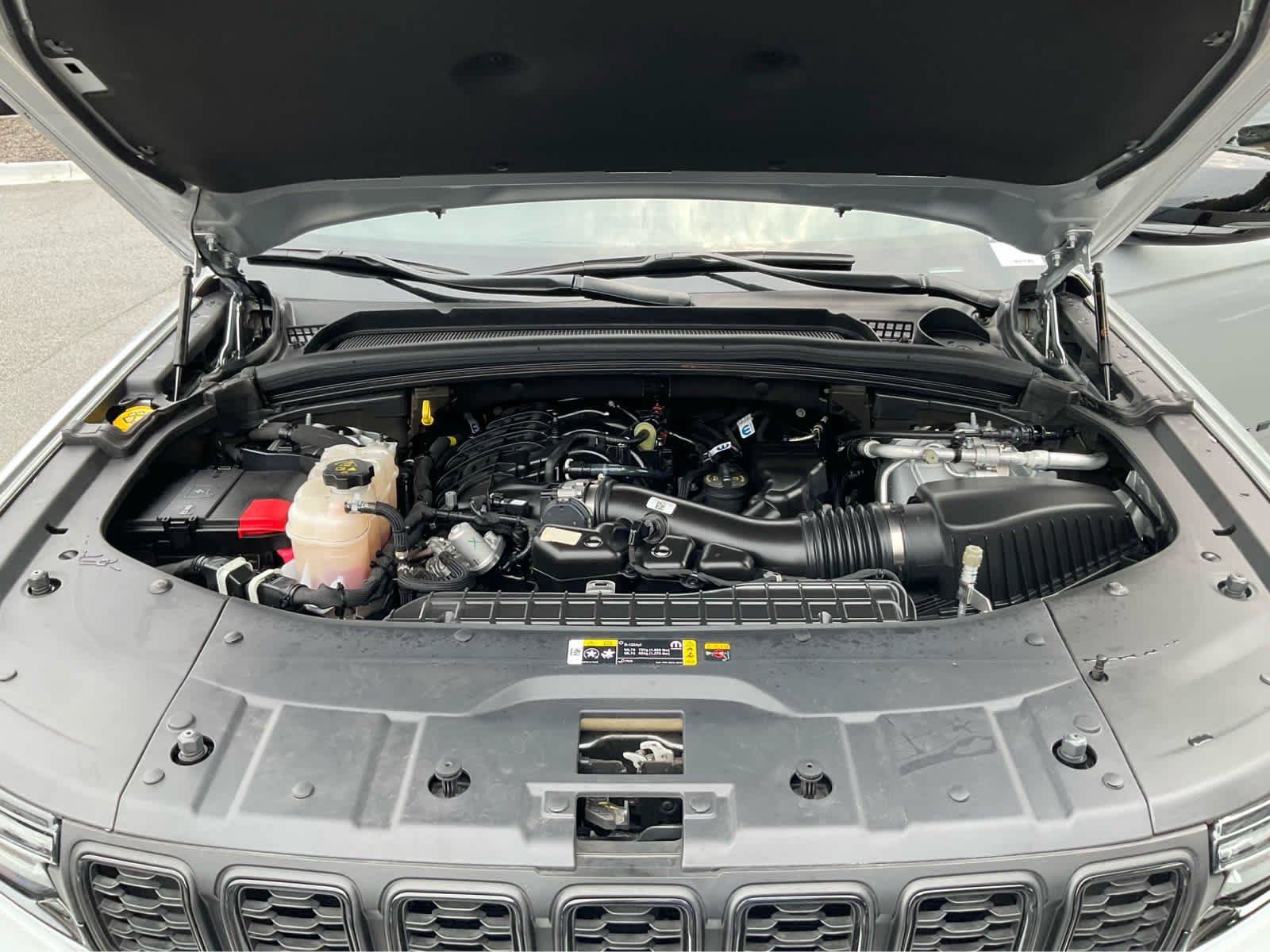 Used 2023 Jeep Grand Cherokee L Laredo RWD image 28