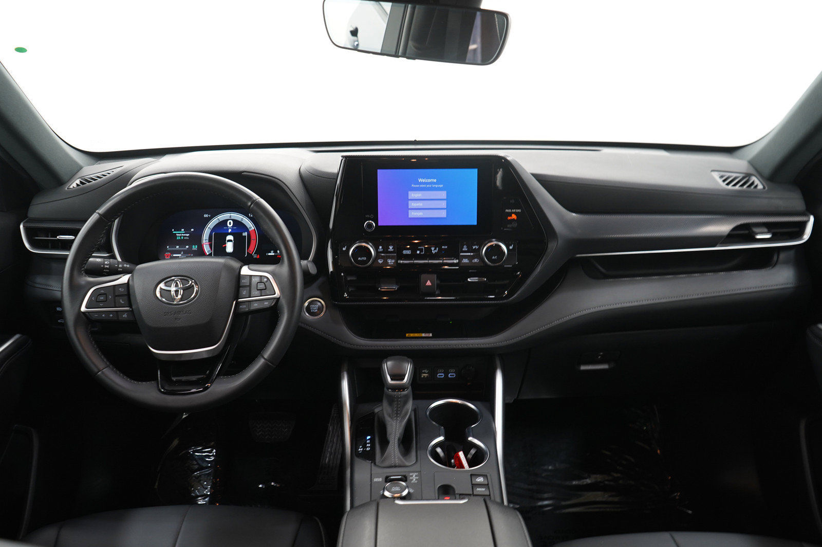 Used 2025 Toyota Highlander XSE AWD/4WD image 17