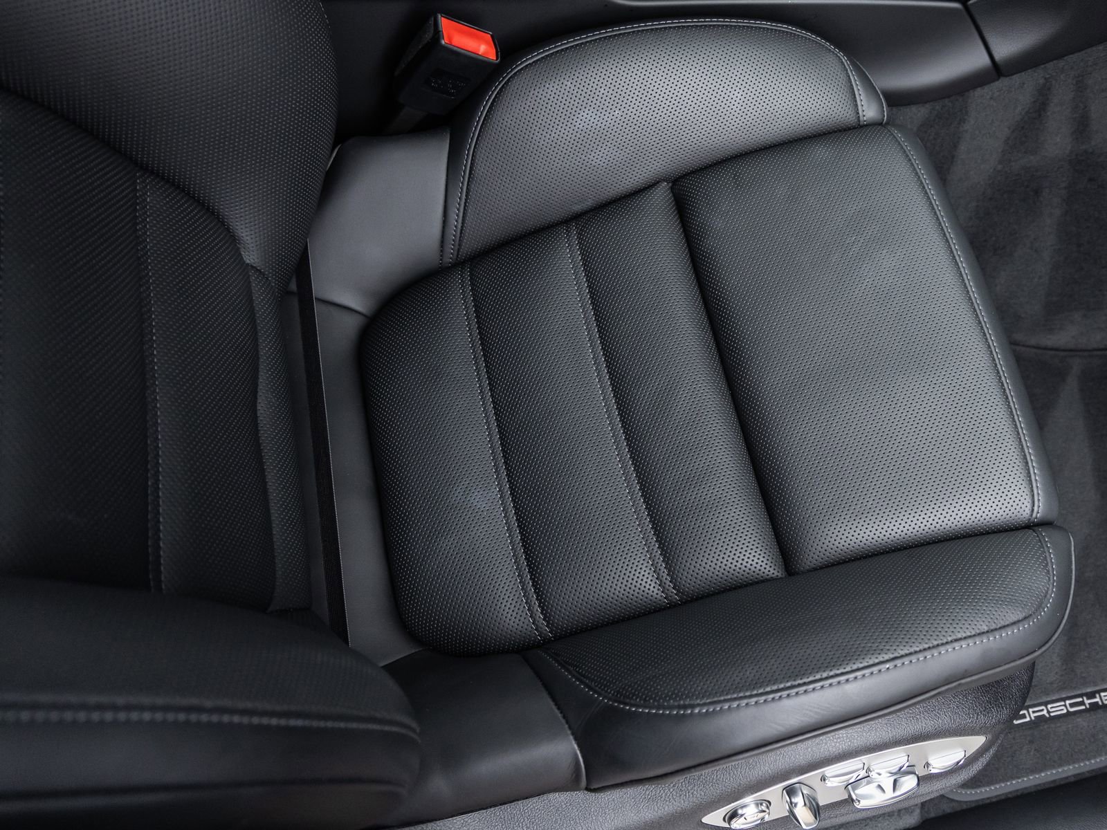 Certified 2022 Porsche Macan S image 45