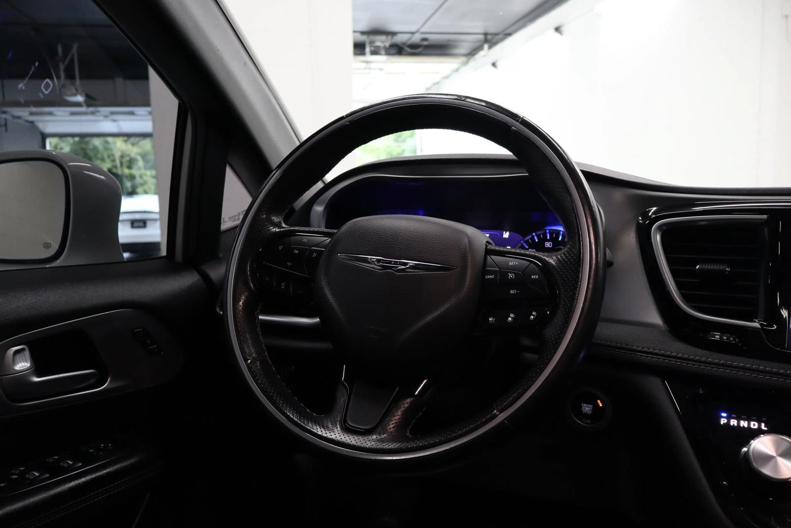 Used 2019 Chrysler Pacifica Limited w/ Advanced Safetytec Group FWD image 36