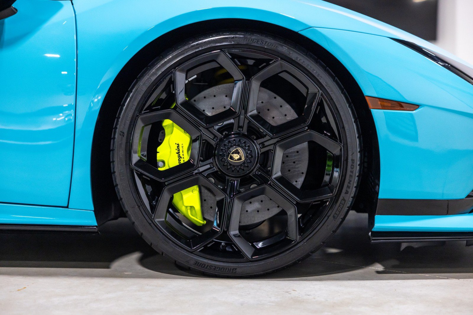 Used 2024 Lamborghini Huracan Tecnica RWD image 24