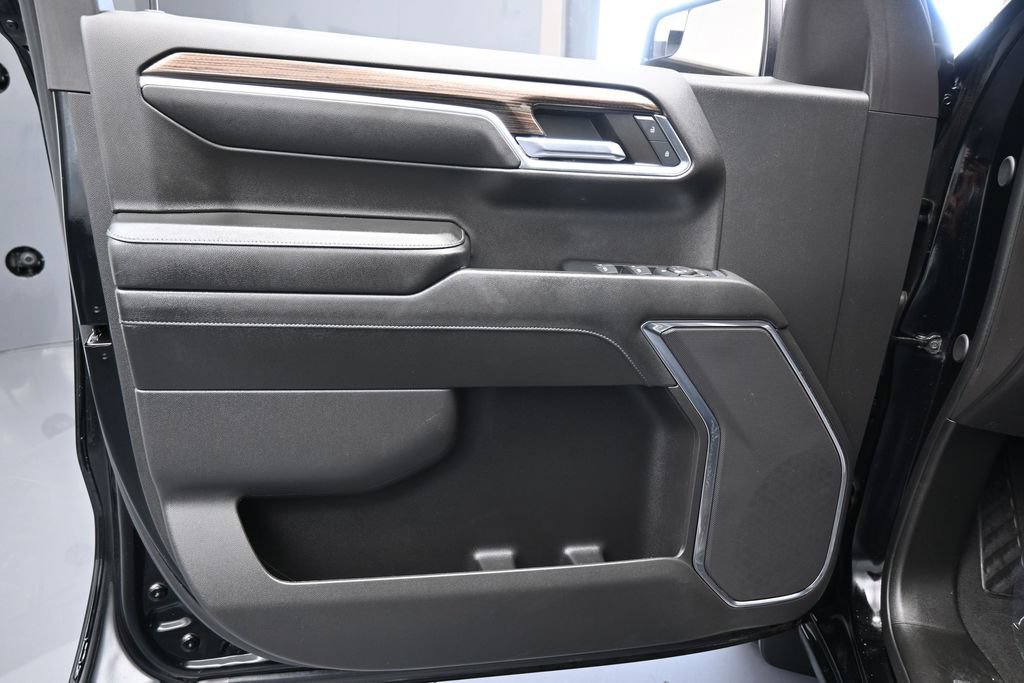 Used 2024 Chevrolet Silverado 1500 LT RWD image 13