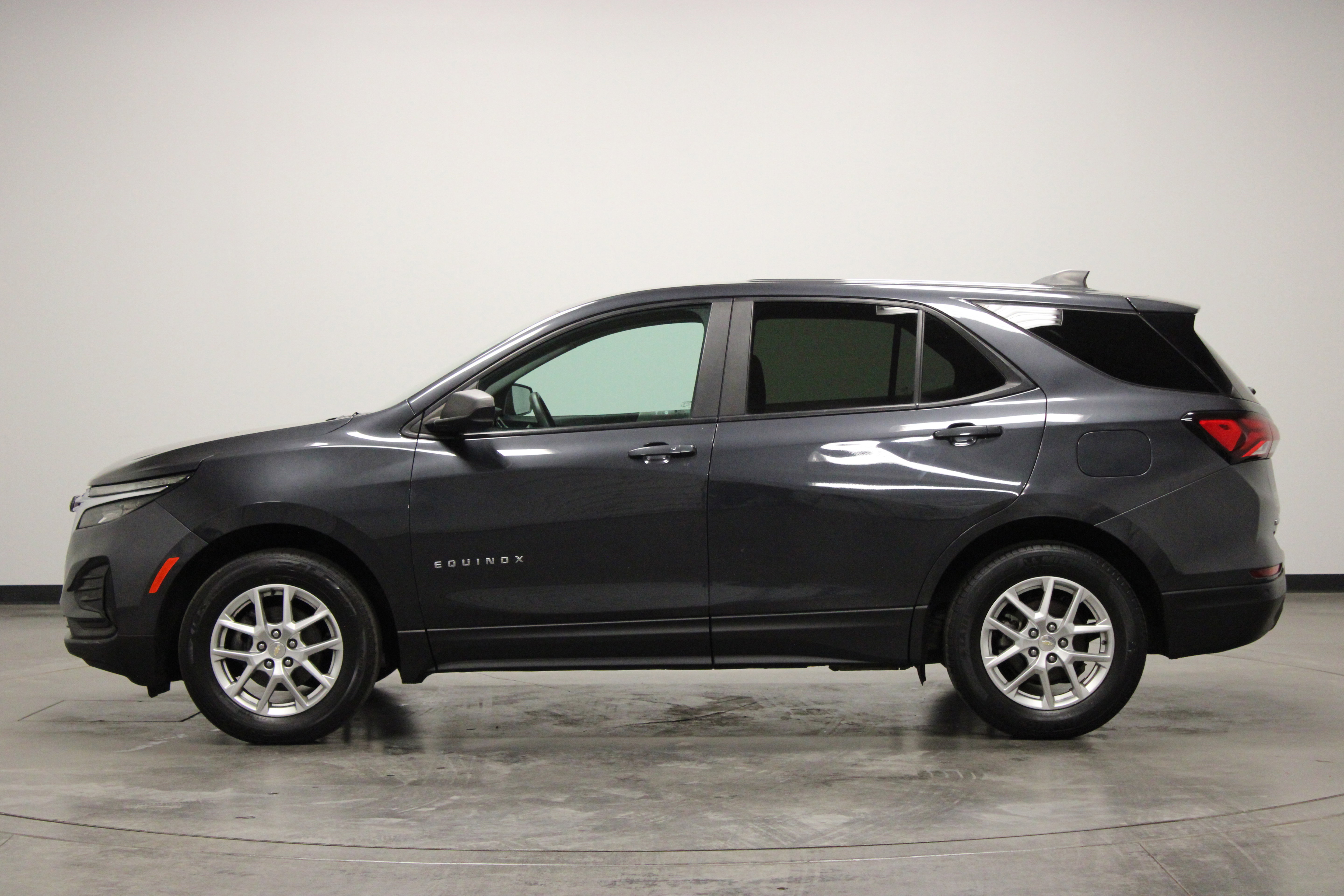 Used 2022 Chevrolet Equinox LS w/ LS Convenience Package AWD/4WD image 5