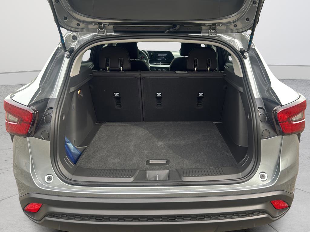 Used 2026 Chevrolet Trax LS FWD image 18