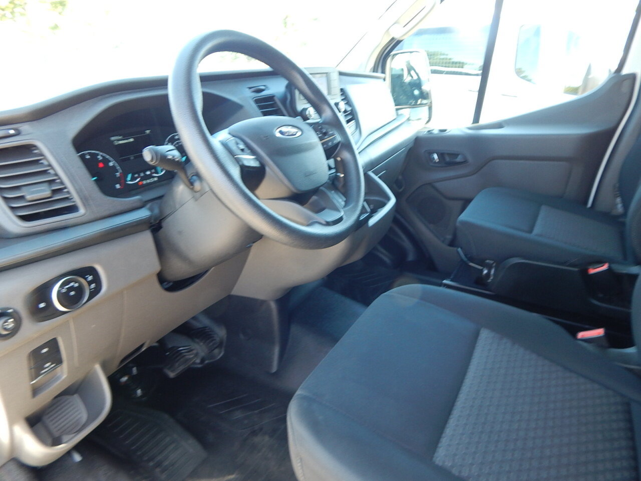 Used 2025 Ford Transit 250 Low Roof w/ Exterior Upgrade Package RWD image 2
