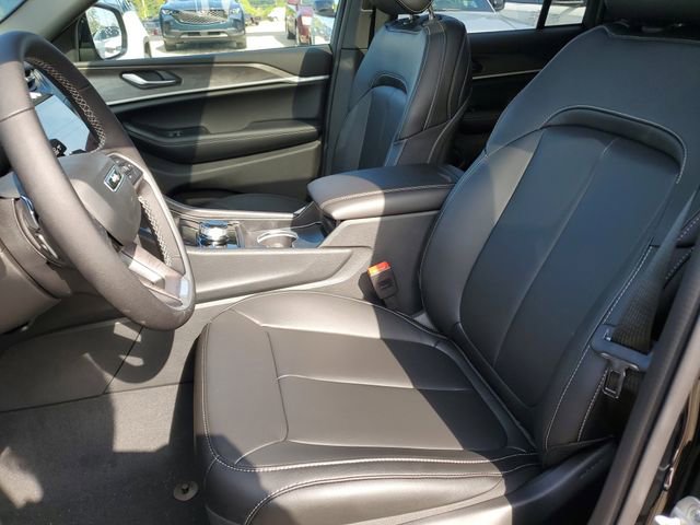 New 2025 Jeep Grand Cherokee Limited w/ Black Appearance Package image 15