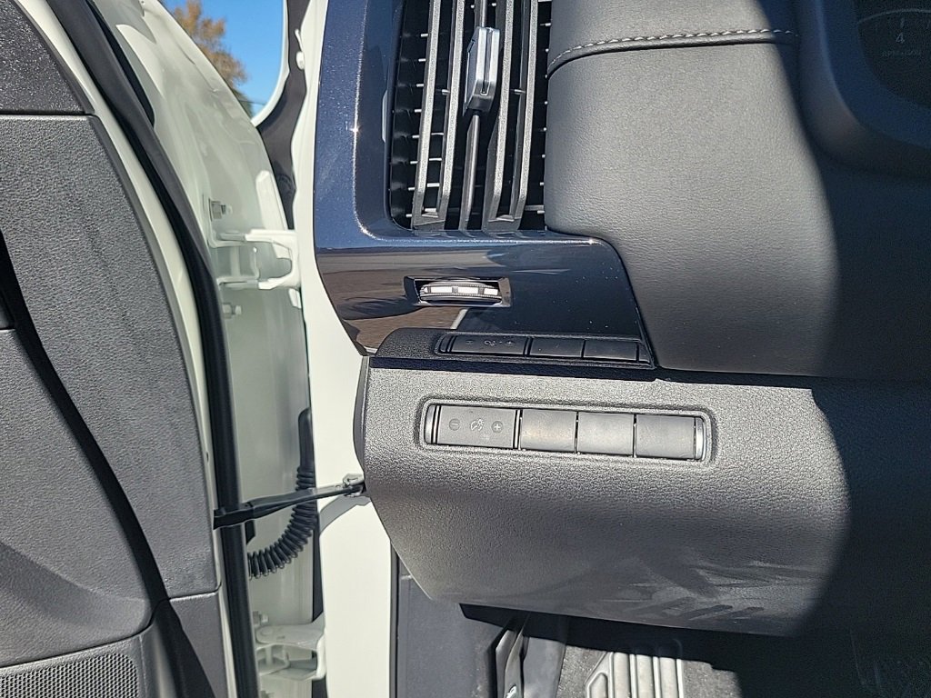 New 2025 Nissan Pathfinder S image 20