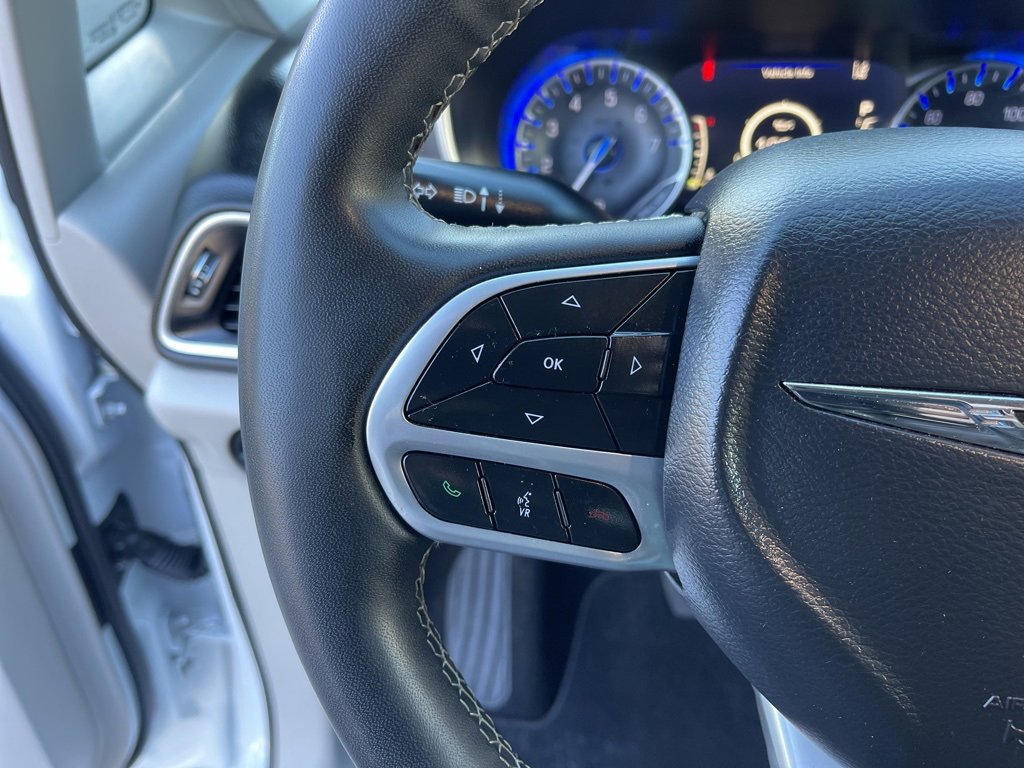 Used 2024 Chrysler Pacifica Touring-L image 16