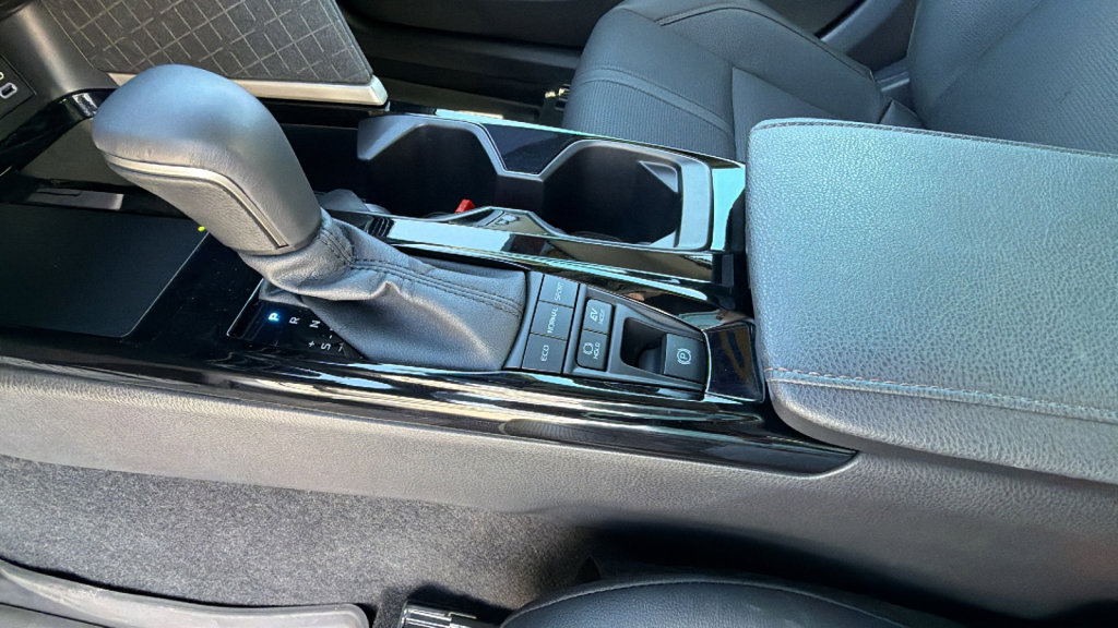 Used 2025 Toyota Camry XLE image 13