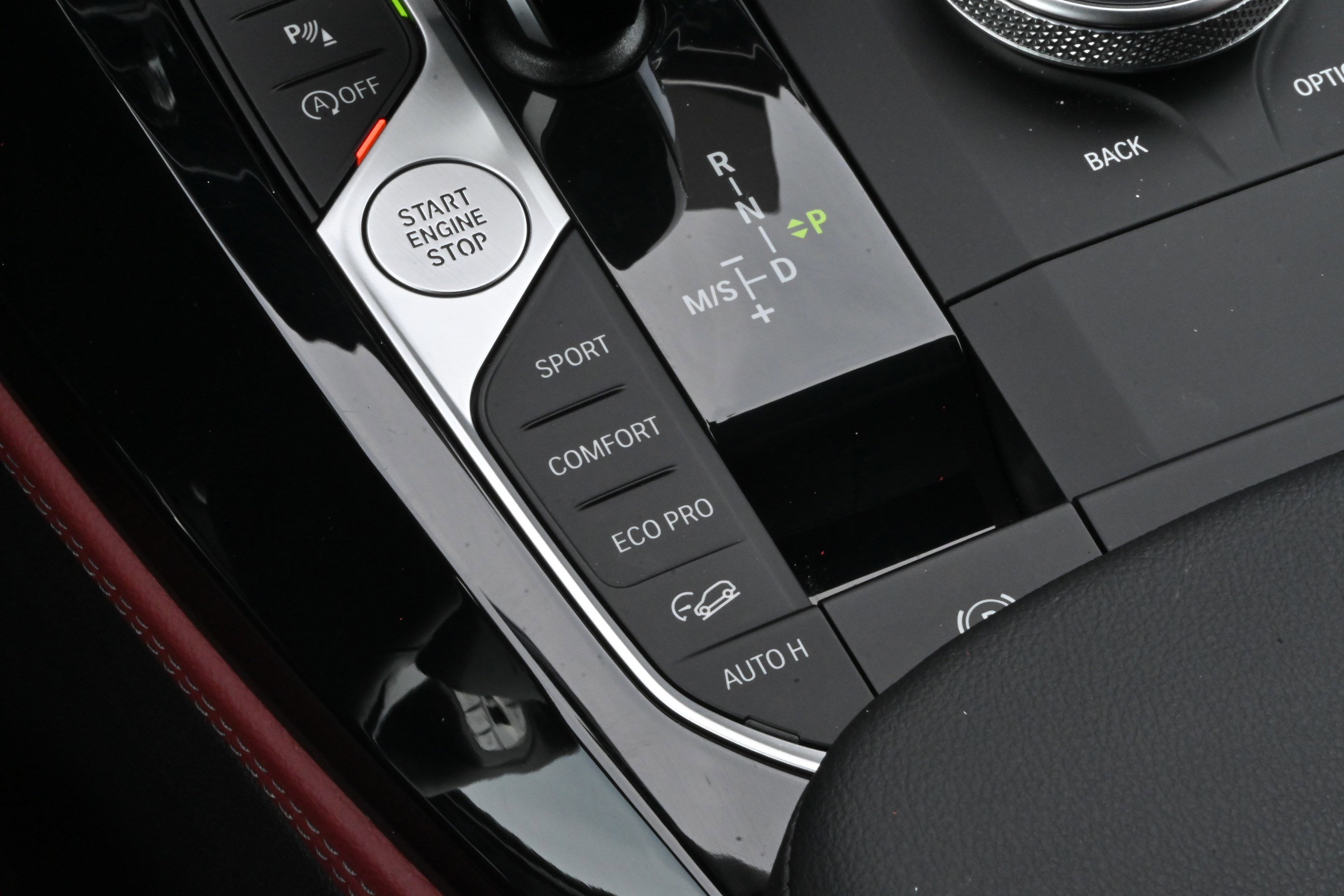 Certified 2025 BMW X4 xDrive30i w/ Premium Package image 23