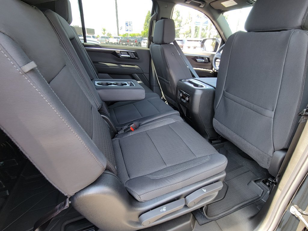 New 2027 Chevrolet Suburban LS RWD image 18