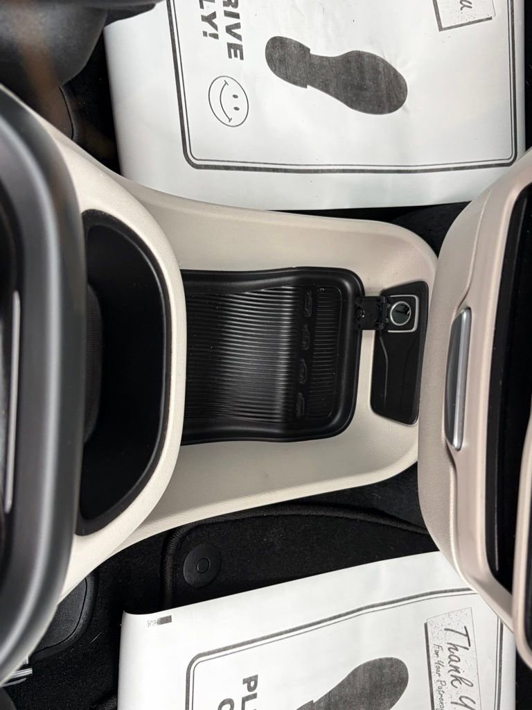 Used 2024 Chrysler Pacifica Touring-L image 18