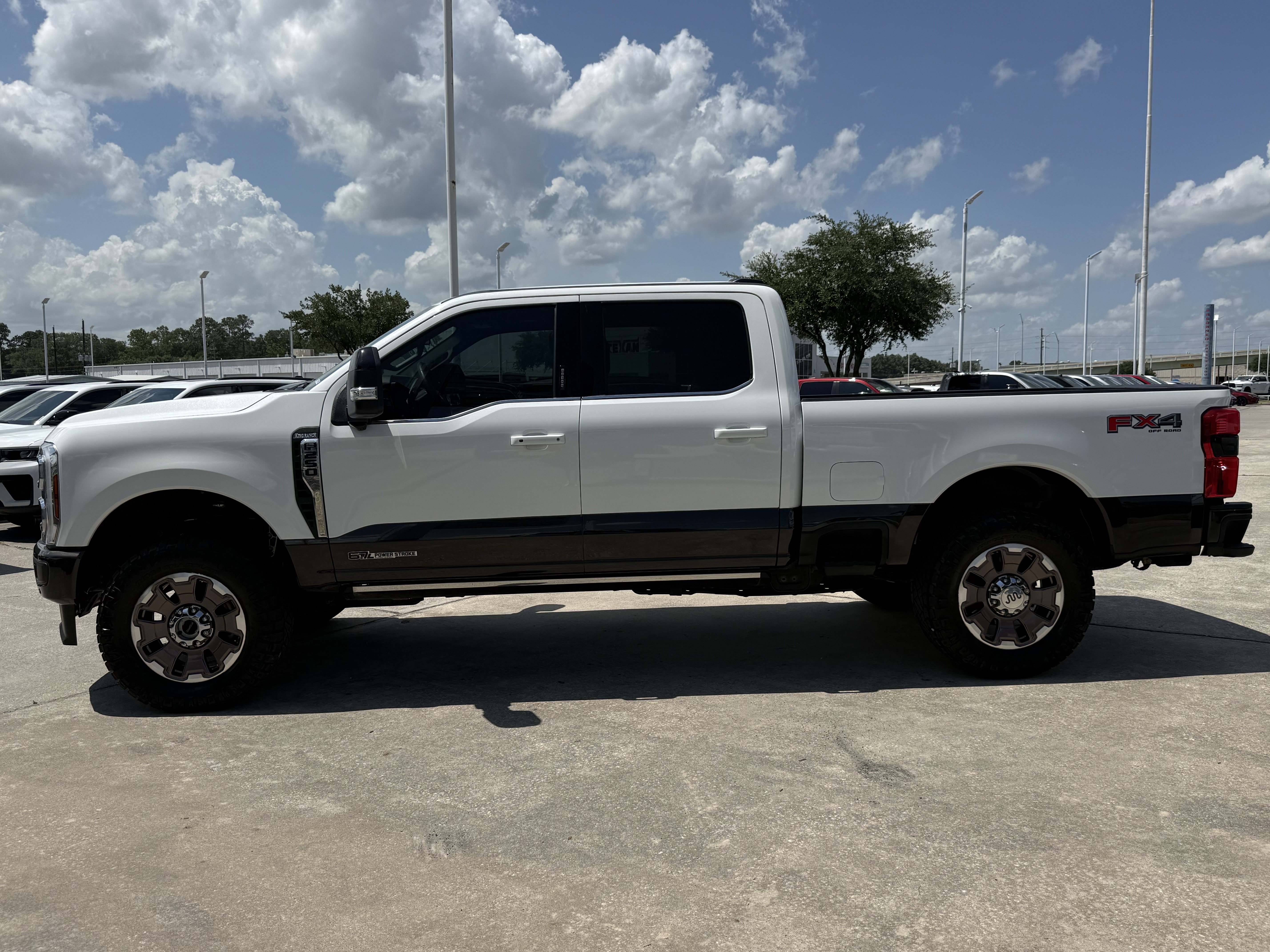Used 2024 Ford F250 King Ranch w/ FX4 Off-Road Package AWD/4WD image 9