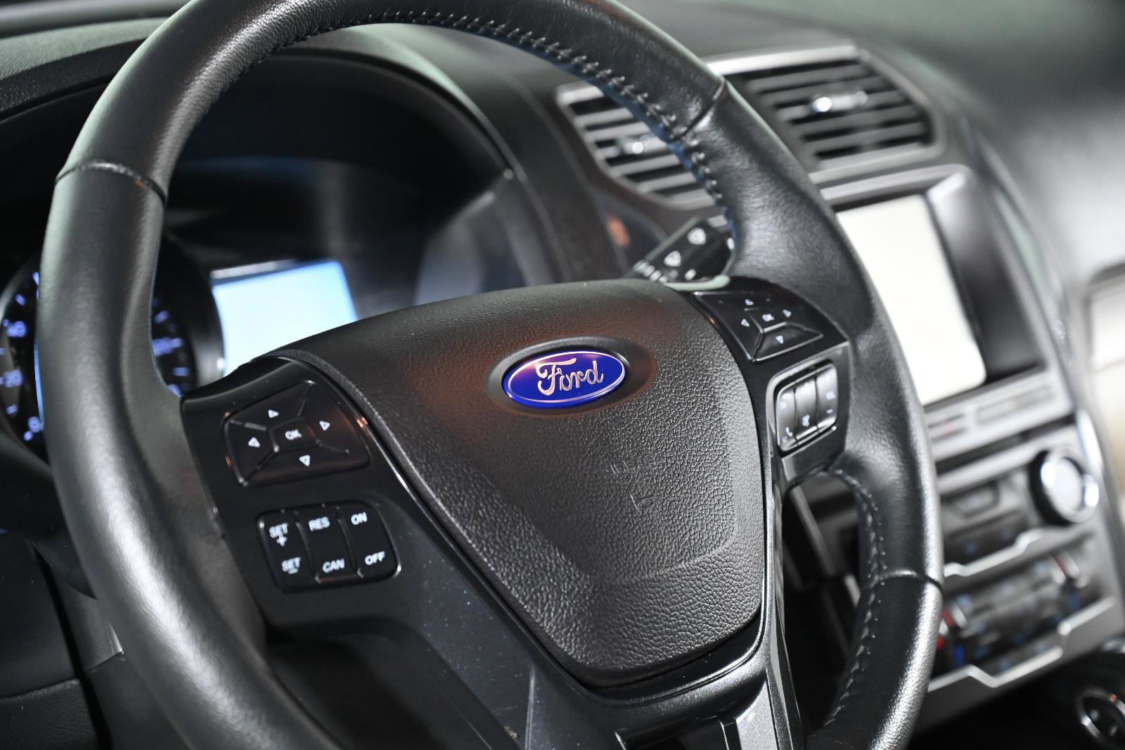 Used 2018 Ford Explorer XLT w/ Equipment Group 202A image 11