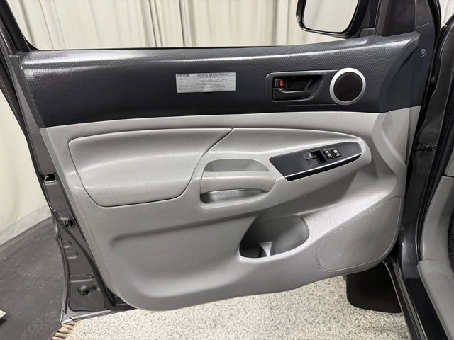 Used 2015 Toyota Tacoma 4x4 Access Cab V6 w/ TRD Off-Road Package image 16