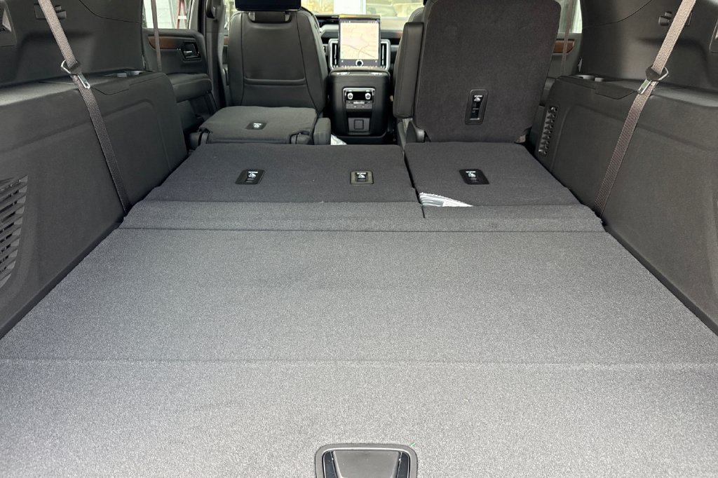 New 2026 GMC Yukon XL Denali w/ Denali Reserve Package RWD image 18