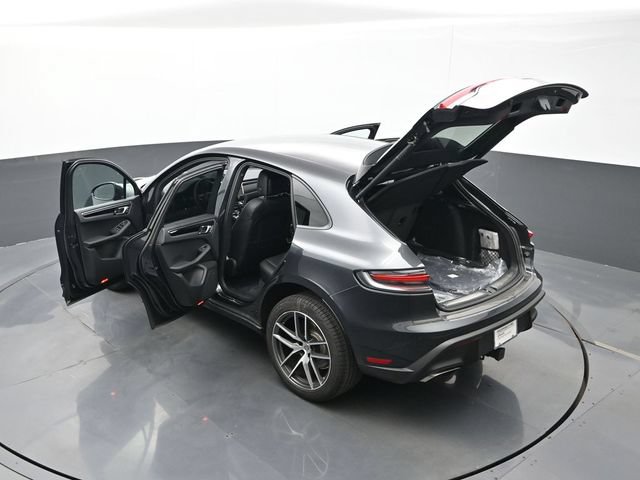 Certified 2025 Porsche Macan AWD/4WD image 28