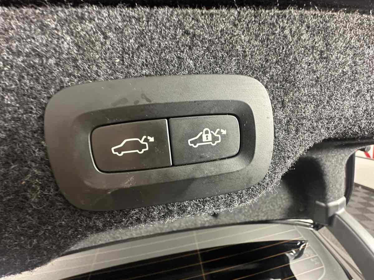 Used 2017 Volvo S90 T6 Inscription w/ Vision Package image 22