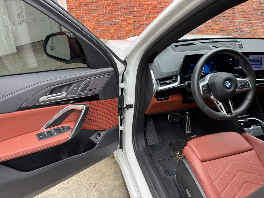 Used 2026 BMW X1 xDrive28i w/ Technology Package AWD/4WD image 9