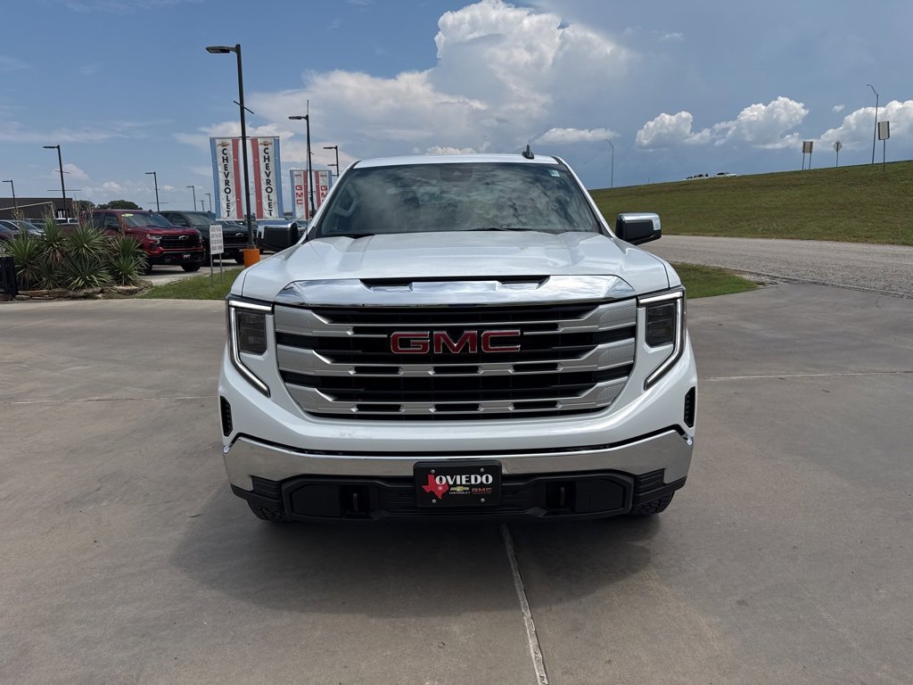 New 2026 GMC Sierra 1500 SLE image 3