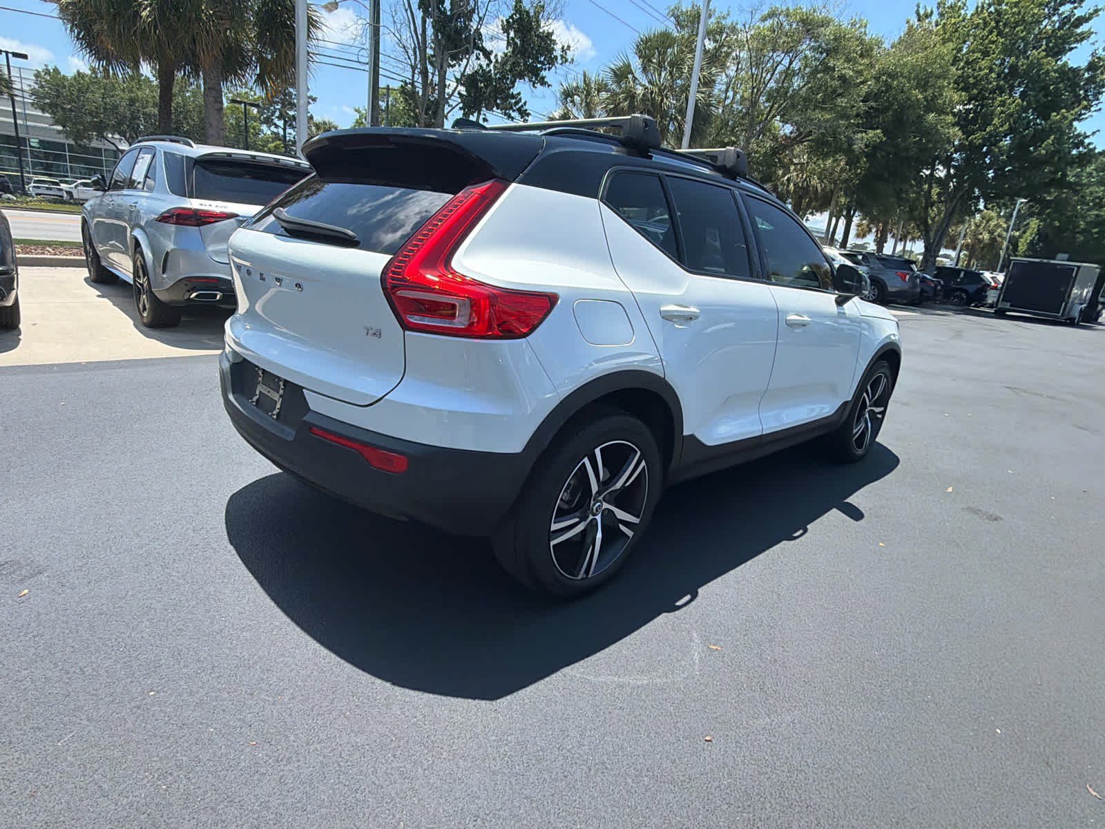 Used 2022 Volvo XC40 T4 R-Design w/ Protection Package Premier FWD image 16