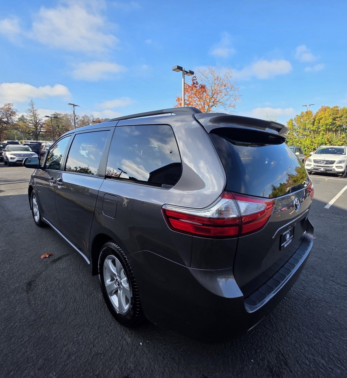 Used 2018 Toyota Sienna LE FWD image 3