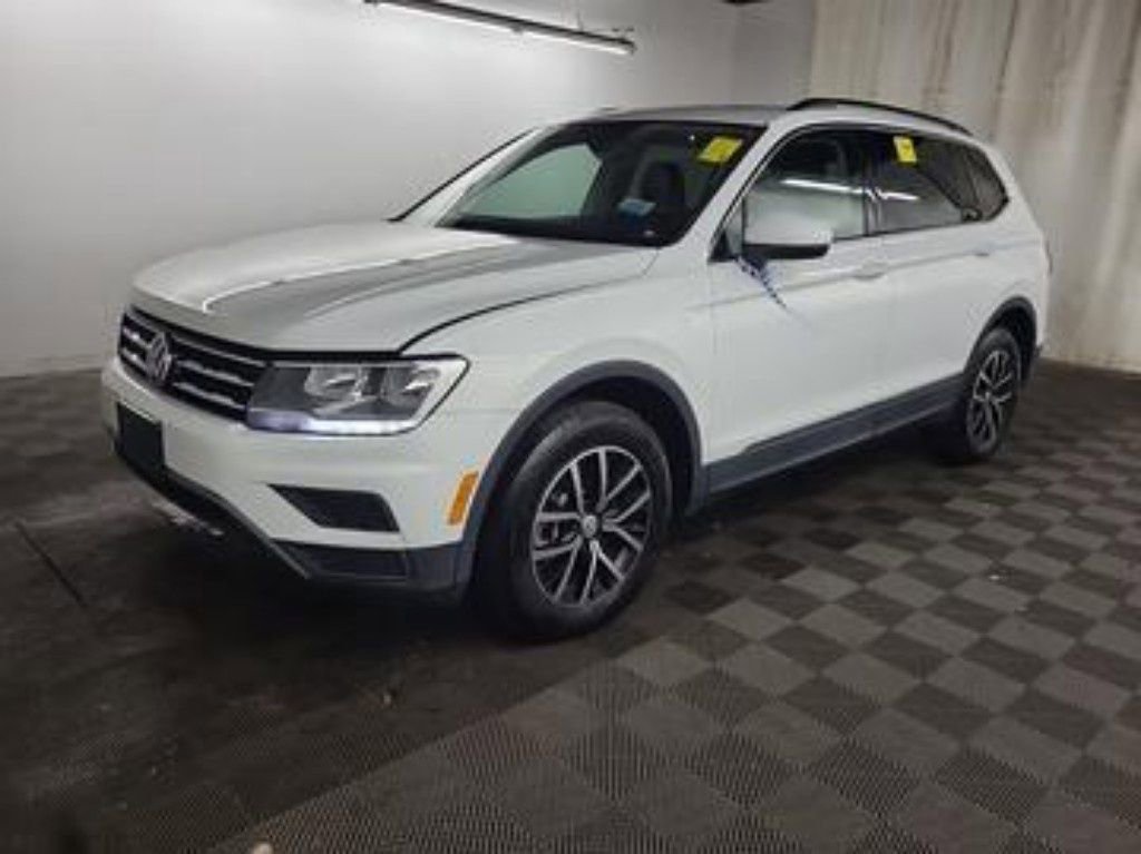 Used 2021 Volkswagen Tiguan SE w/ Panoramic Sunroof Package image 2