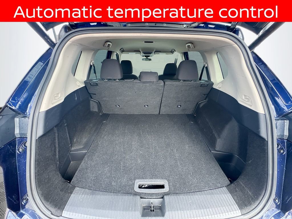 Used 2025 Nissan Rogue SV image 10