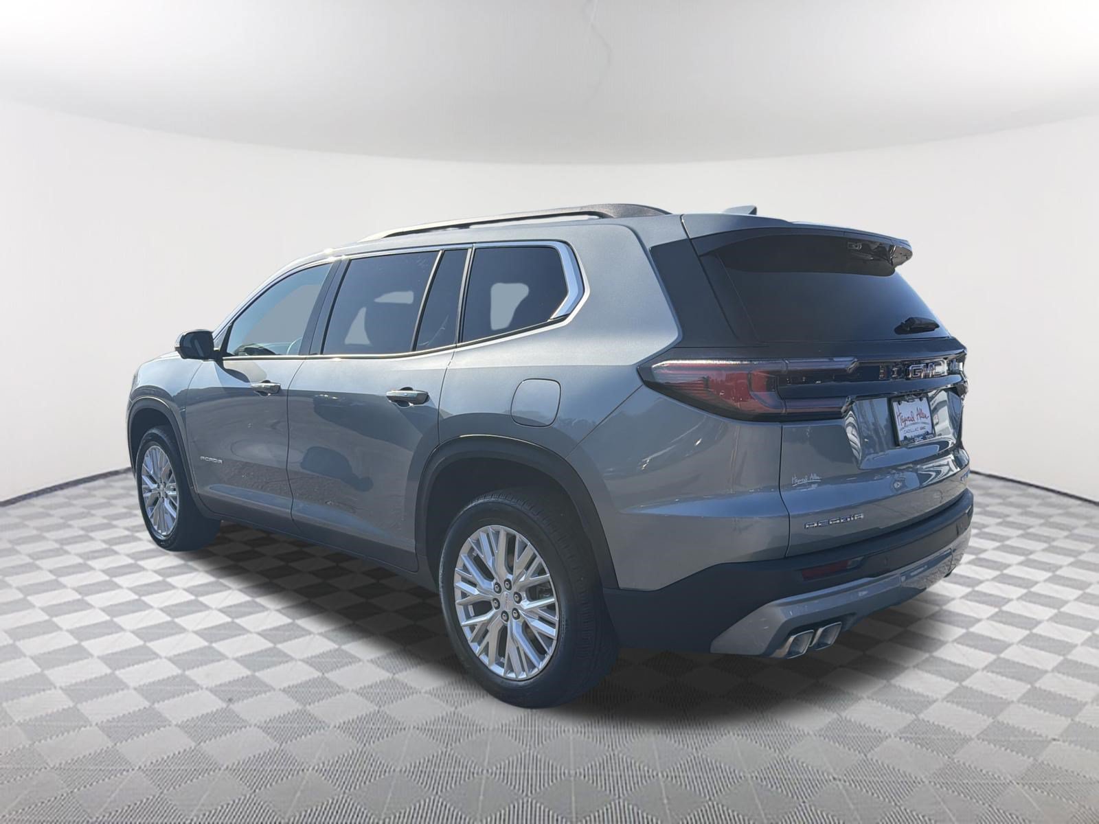 Used 2026 GMC Acadia Elevation w/ Elevation Premium Package FWD image 3