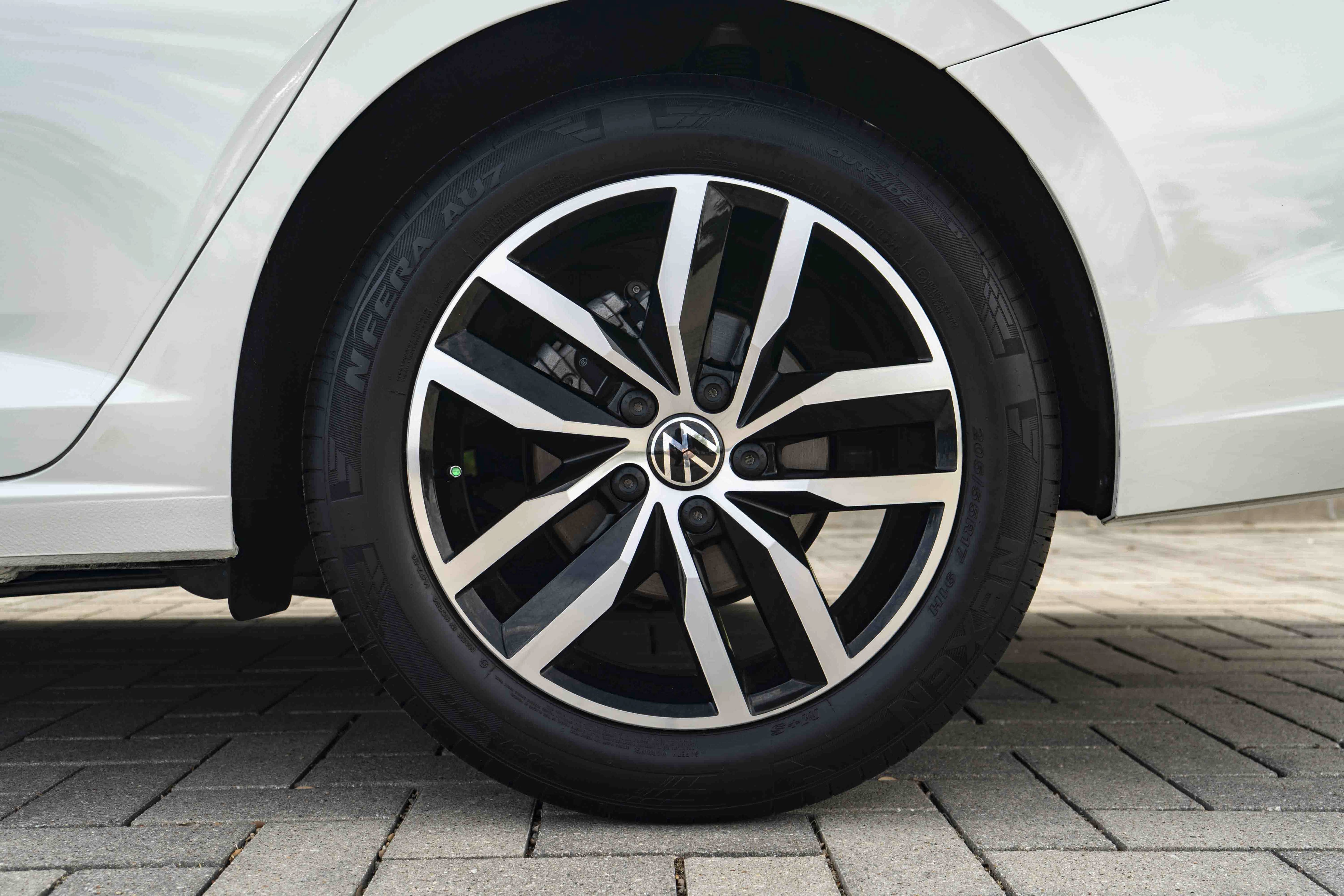 Certified 2026 Volkswagen Jetta SE FWD image 14