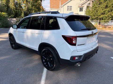 Used 2024 Honda Passport Black Edition image 5