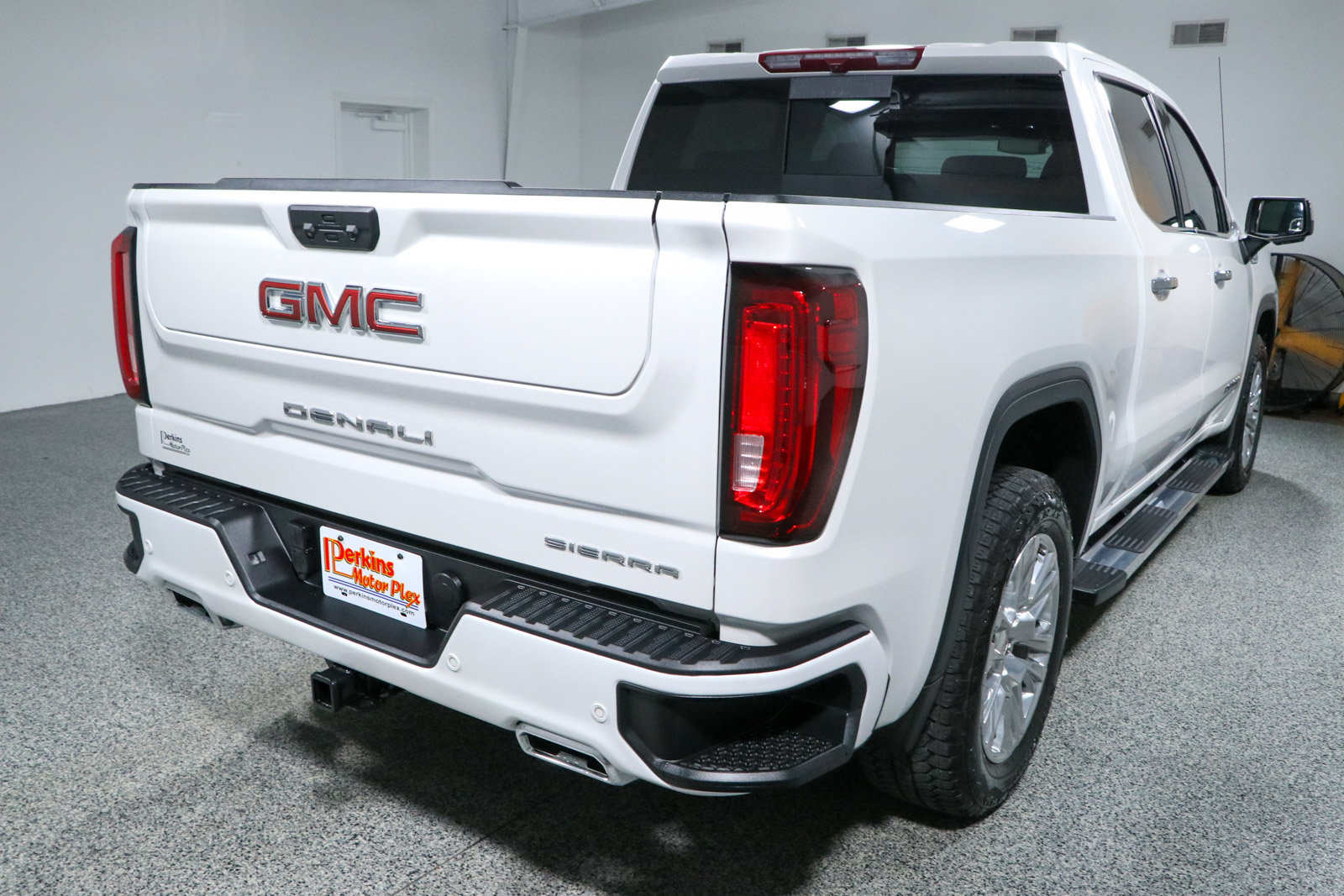 Used 2025 GMC Sierra 1500 Denali AWD/4WD image 7