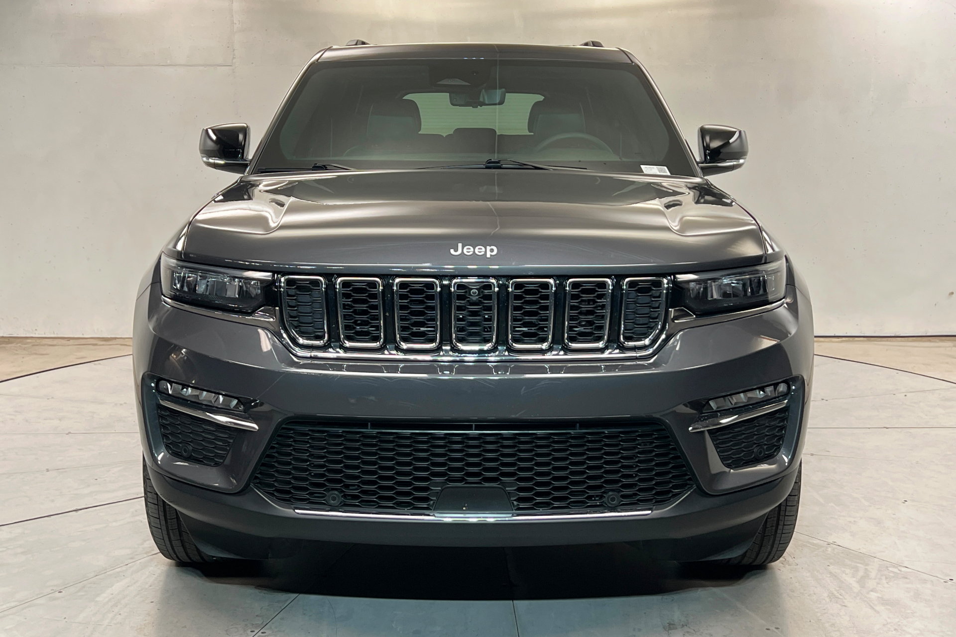 Used 2025 Jeep Grand Cherokee Limited w/ Luxury Tech Group II AWD/4WD image 8