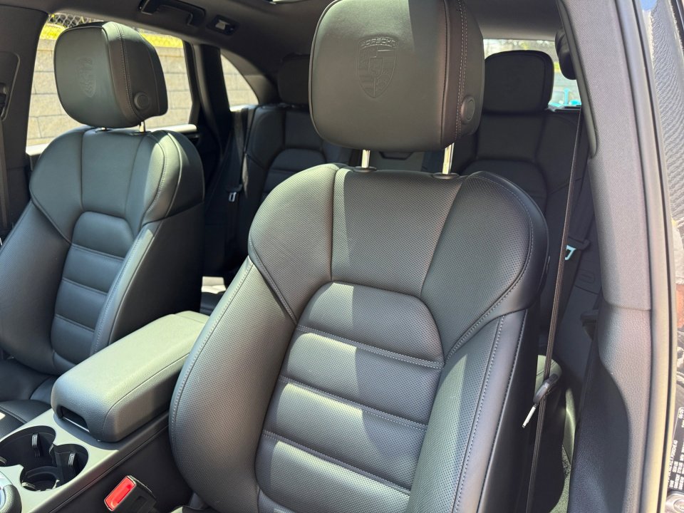 Certified 2026 Porsche Macan Turbo AWD/4WD image 12