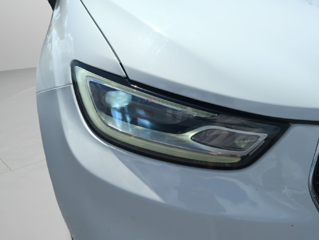 Used 2024 Chrysler Pacifica Limited FWD image 17