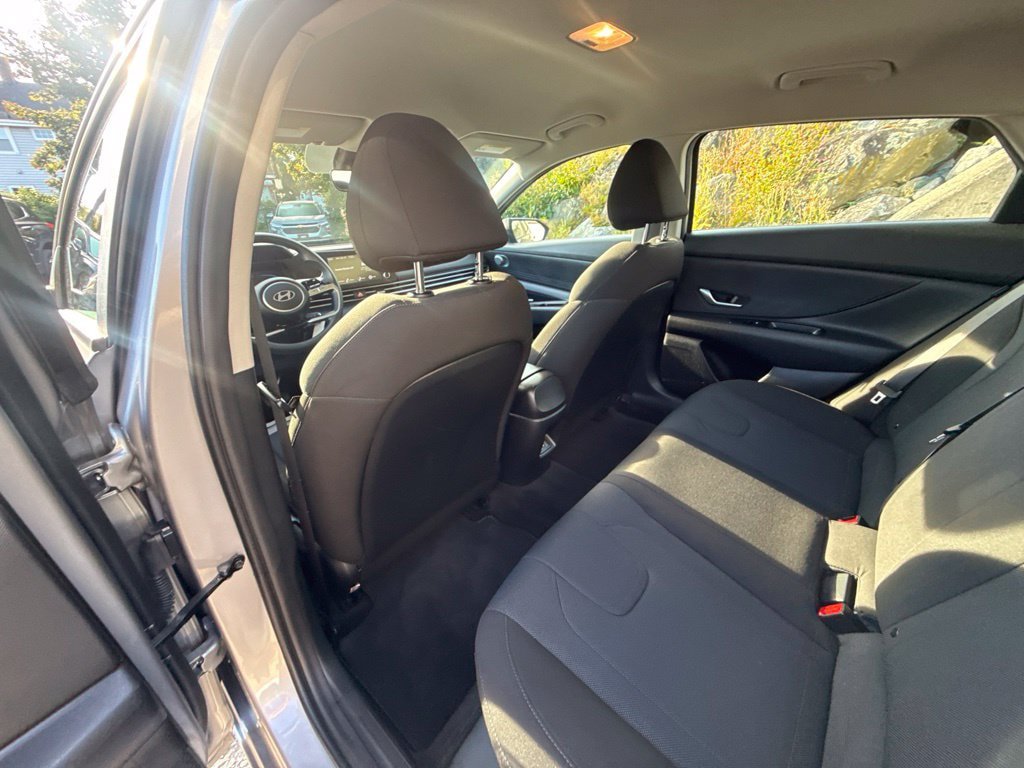 Certified 2025 Hyundai Elantra SE FWD image 21