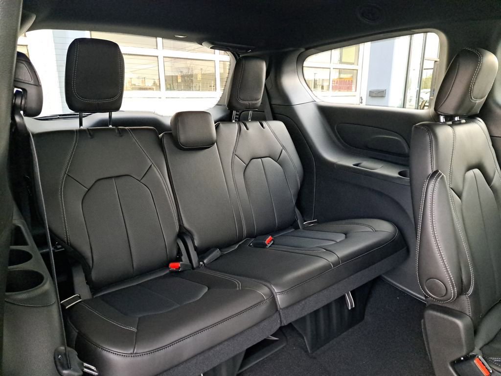 New 2026 Chrysler Pacifica Select w/ S Appearance Package FWD image 16