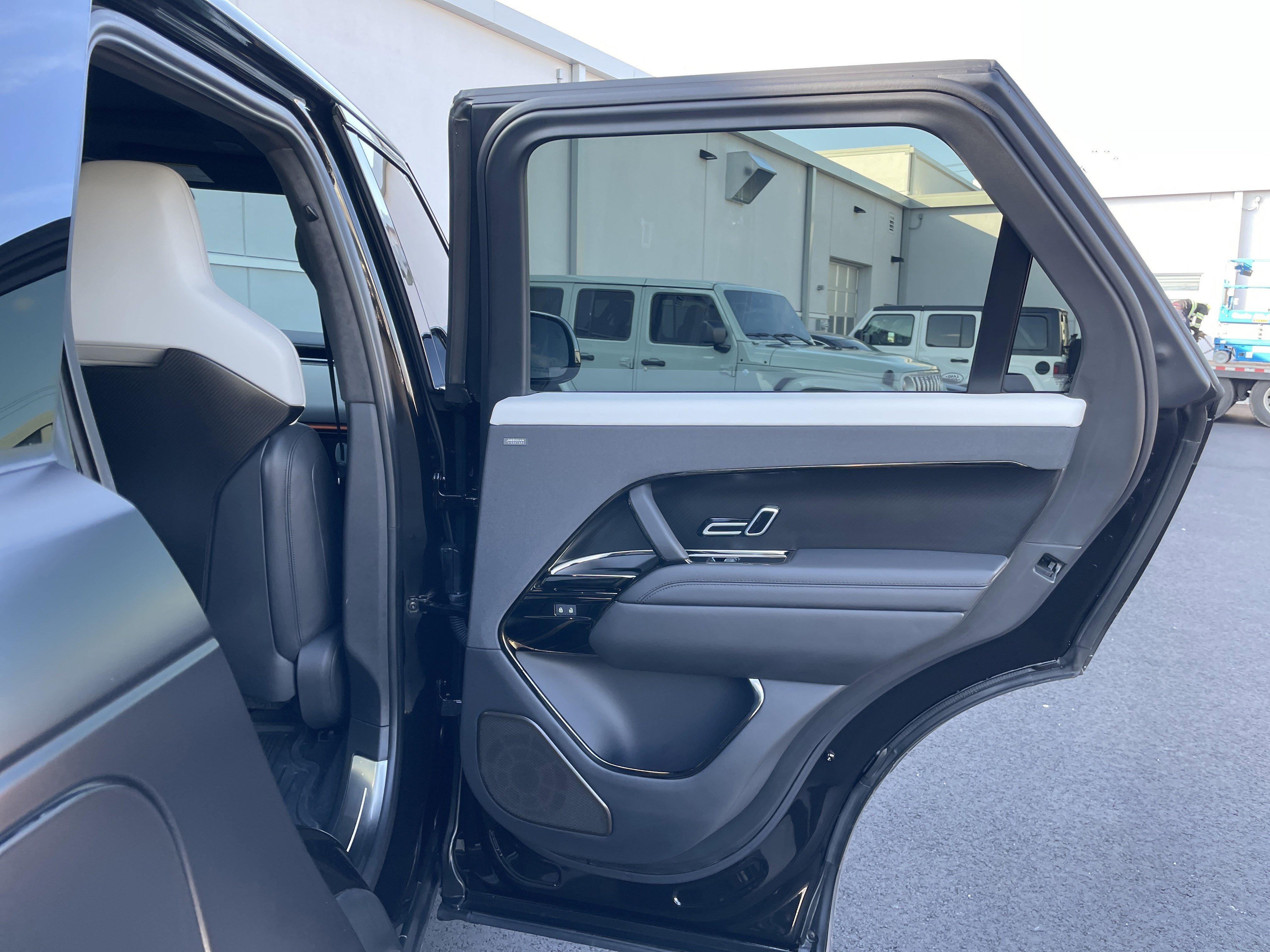 Used 2024 Land Rover Range Rover Sport image 16