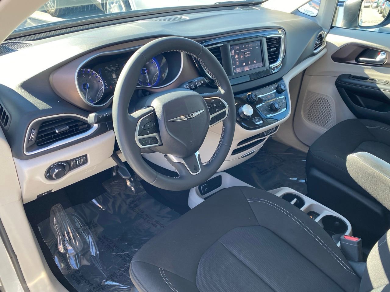 Used 2024 Chrysler Voyager LX FWD image 12