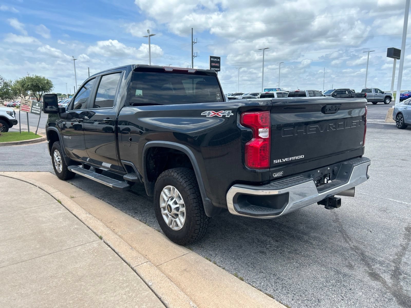 Used 2024 Chevrolet Silverado 2500 LT AWD/4WD image 7