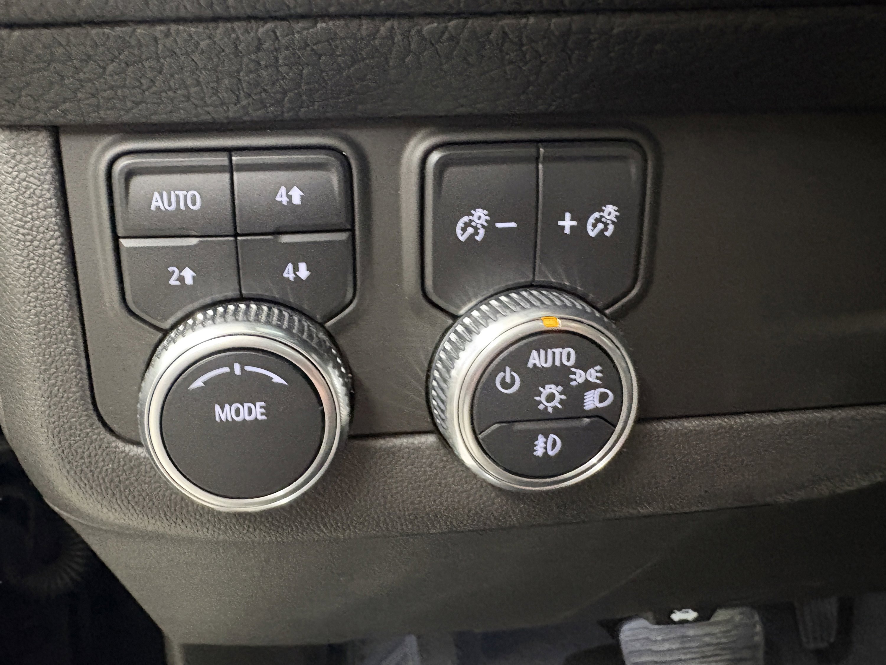 Used 2021 GMC Yukon XL Denali w/ Denali Premium Package image 23