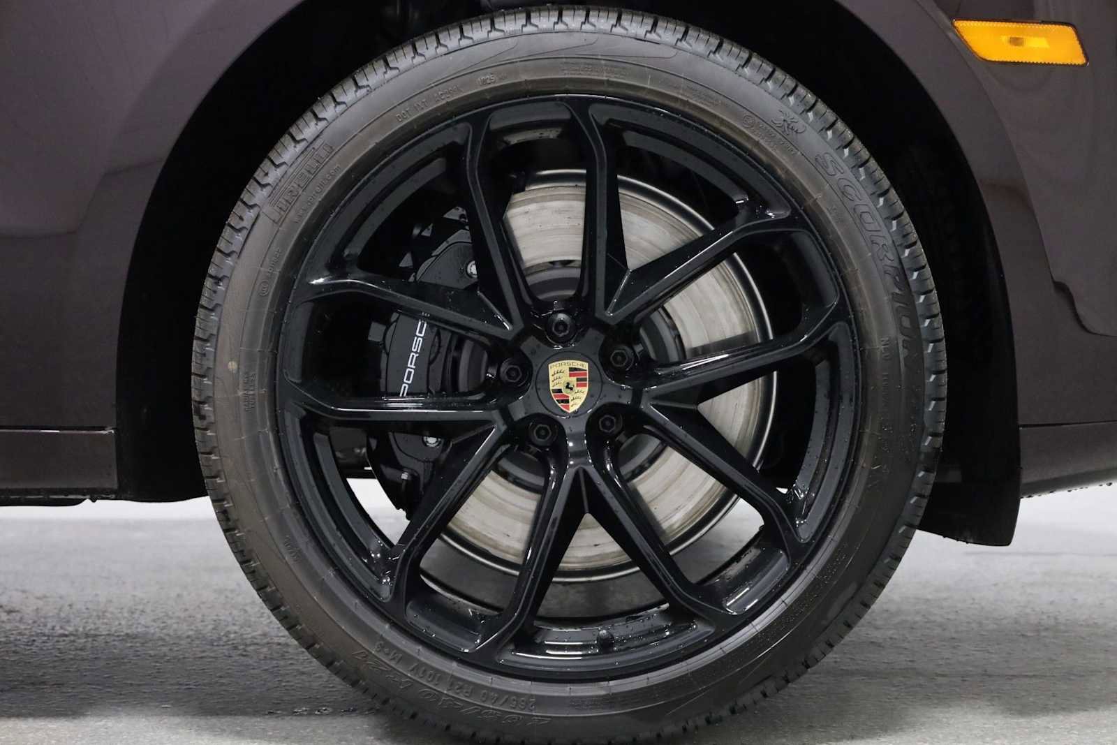 Certified 2025 Porsche Macan GTS image 12