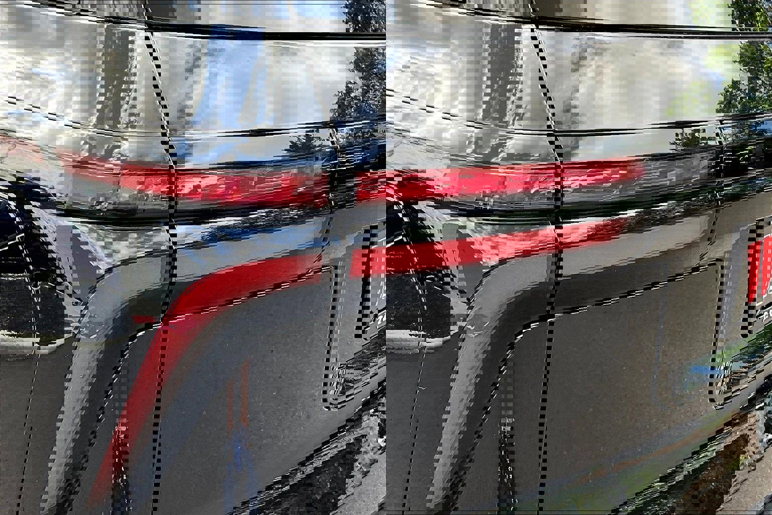 Used 2025 Chevrolet Traverse LT w/ Enhanced Driving Package AWD/4WD image 24