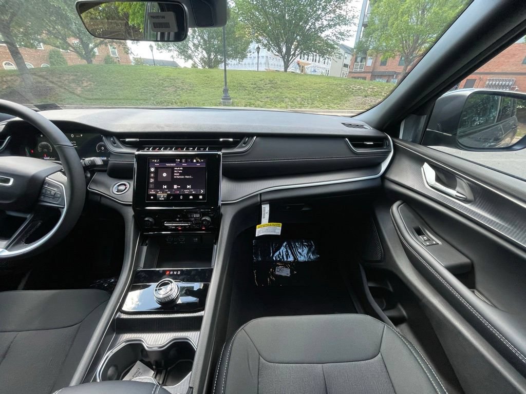 New 2026 Jeep Grand Cherokee Laredo X AWD/4WD image 13